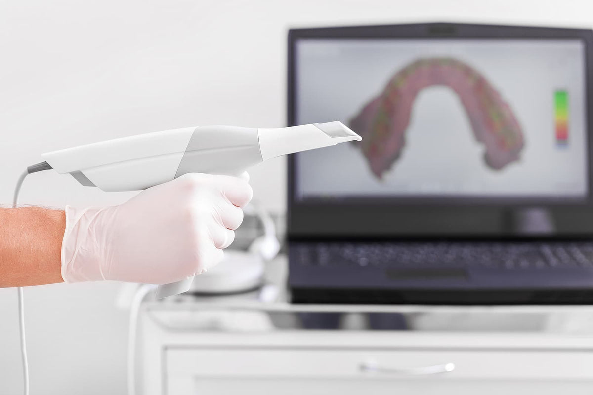 dental scanner medit - Dental 3d scanner and monitor in the dentist's office