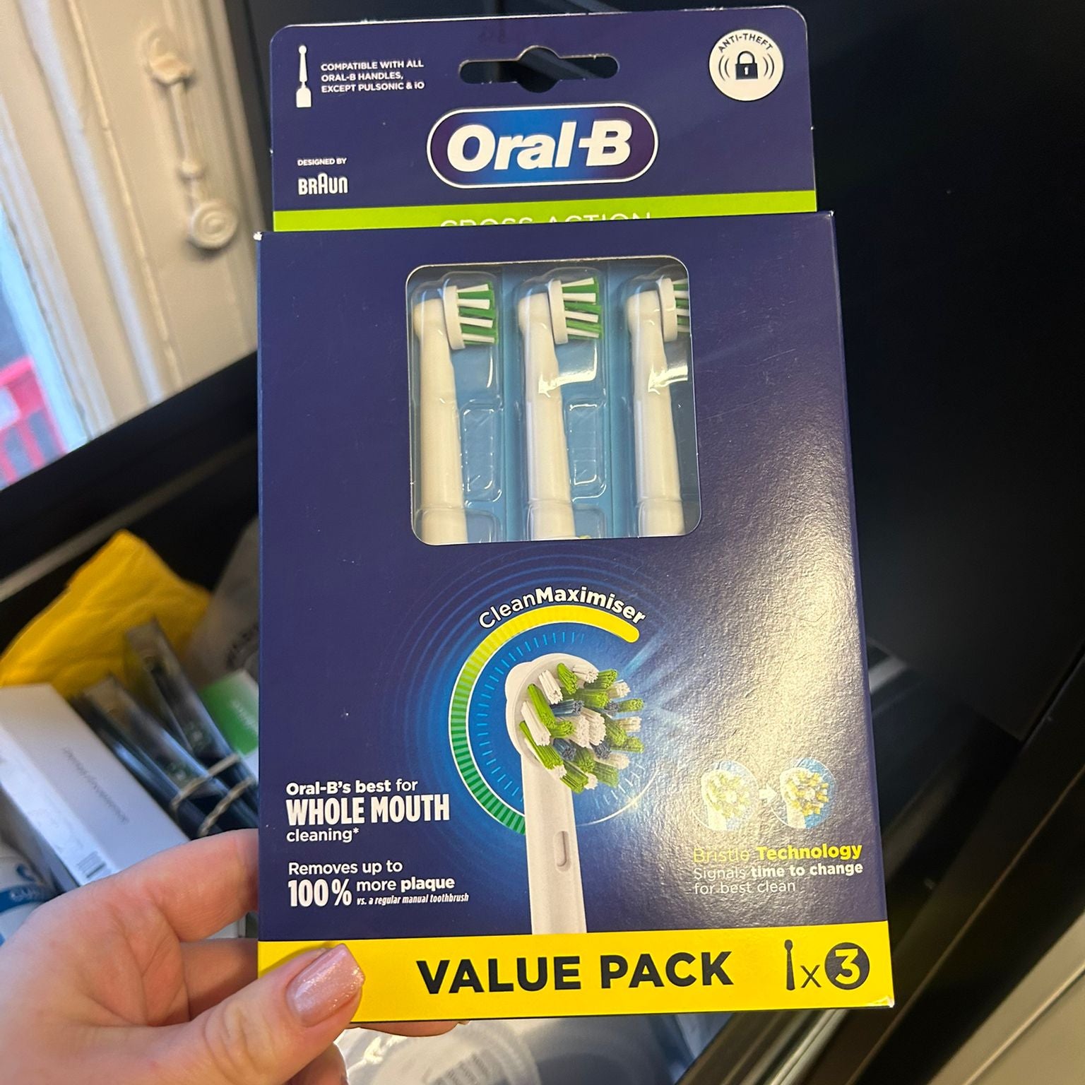 Oral-B CrossAction Electric Toothbrush Replacement Heads – CleanMaximiser Bristles (Value Pack of 3)